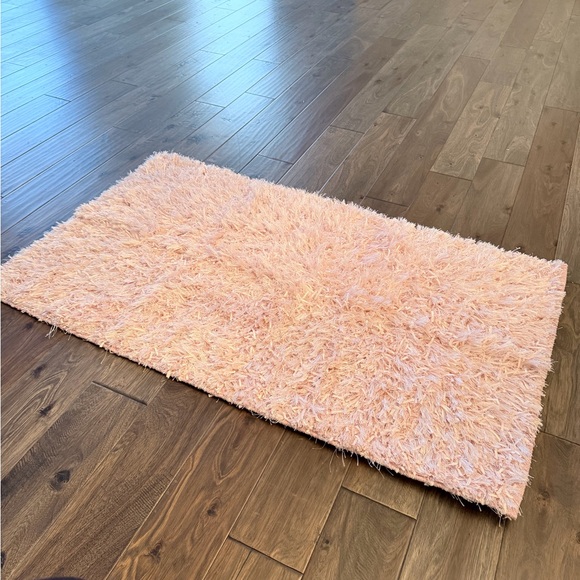 Lillian Pink accent Rug - Picture 2 of 5